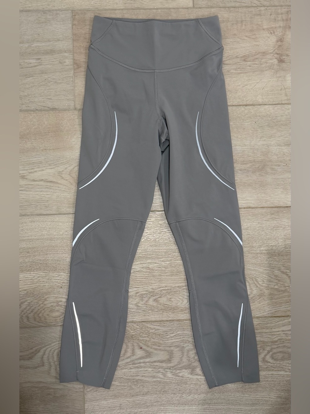 Lululemon Base Pace High-Rise Crop 23" Reflective Tights - size 4
